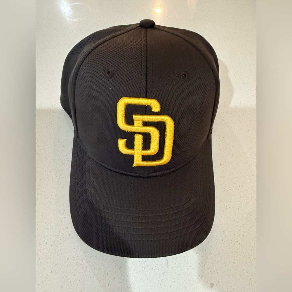 Brand New San Diego Padres hat (authentic)